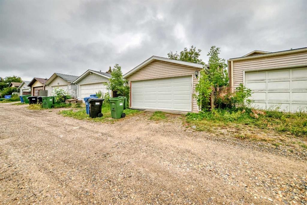 110 Edgeburn Crescent Nw, Calgary, AB - Outdoor With Exterior