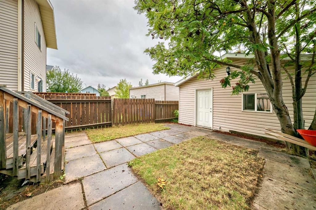 110 Edgeburn Crescent Nw, Calgary, AB - Outdoor