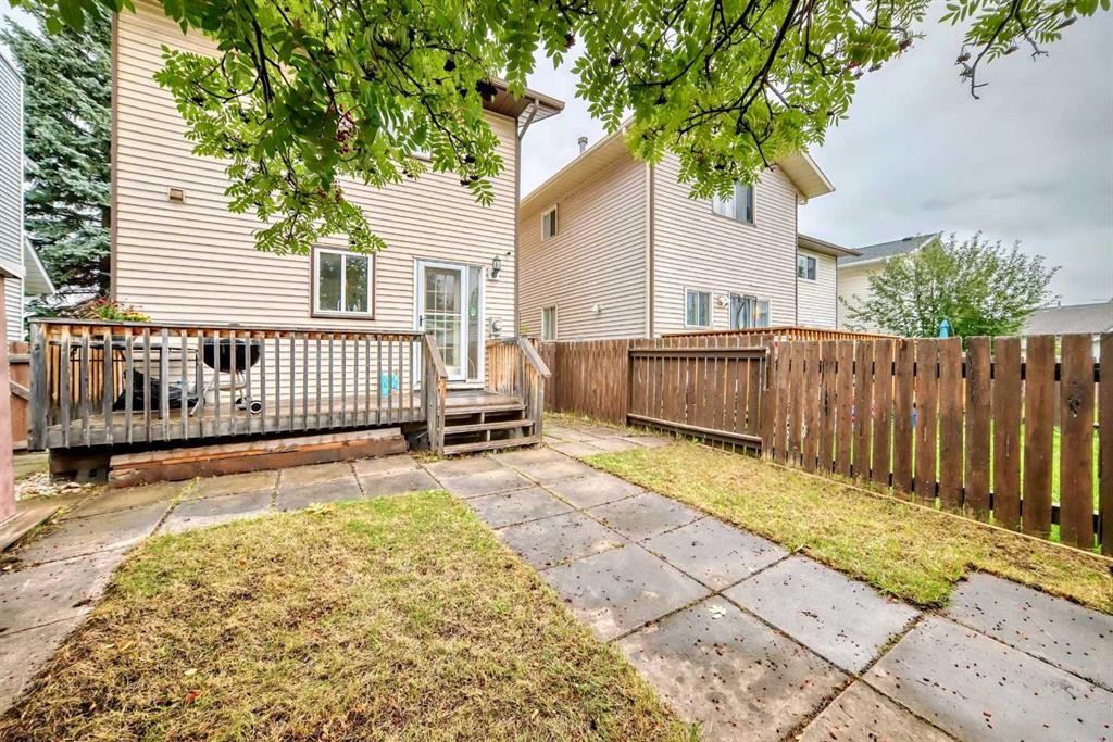 110 Edgeburn Crescent Nw, Calgary, AB - Outdoor With Deck Patio Veranda