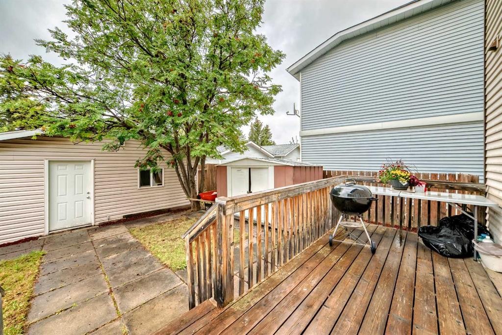 110 Edgeburn Crescent Nw, Calgary, AB - Outdoor With Deck Patio Veranda With Exterior