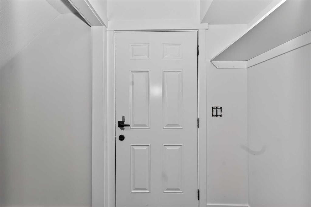 3319 56 Street Ne, Calgary, AB - Indoor Photo Showing Other Room