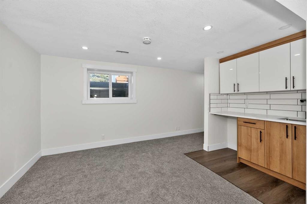 3319 56 Street Ne, Calgary, AB - Indoor