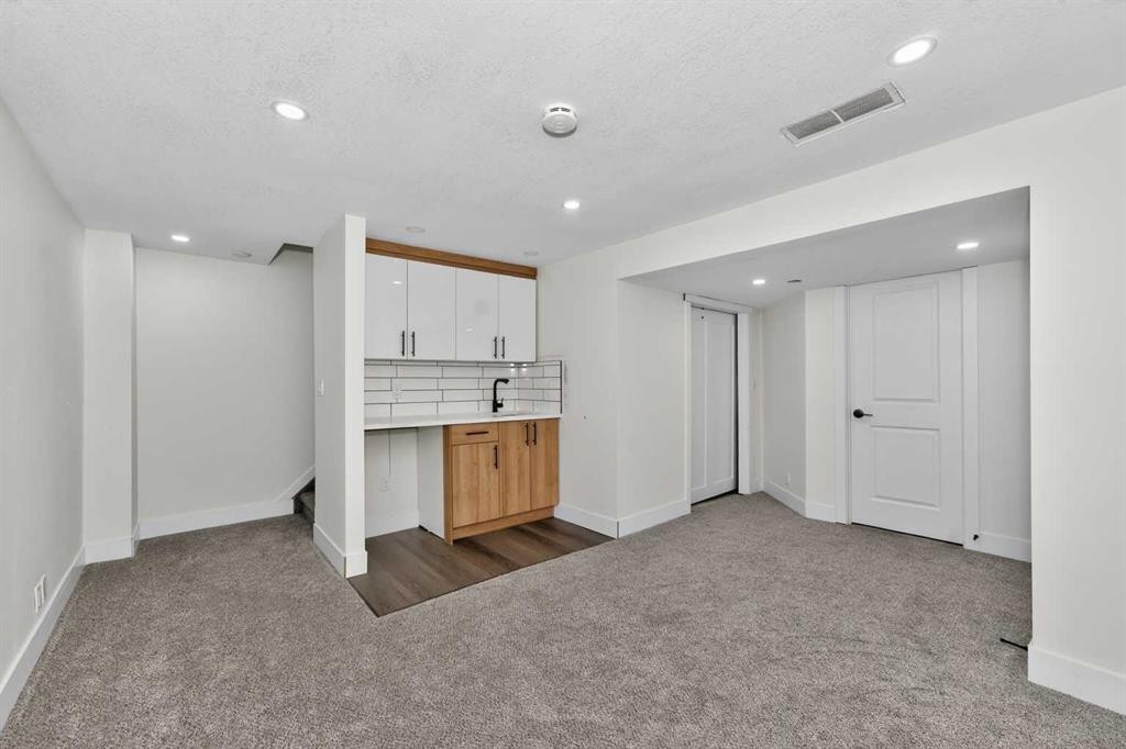 3319 56 Street Ne, Calgary, AB - Indoor