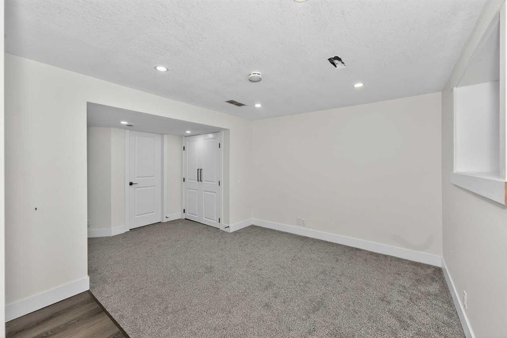 3319 56 Street Ne, Calgary, AB - Indoor Photo Showing Other Room