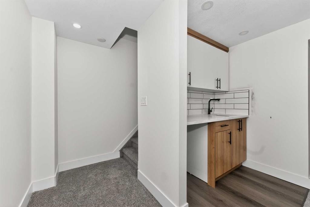 3319 56 Street Ne, Calgary, AB - Indoor