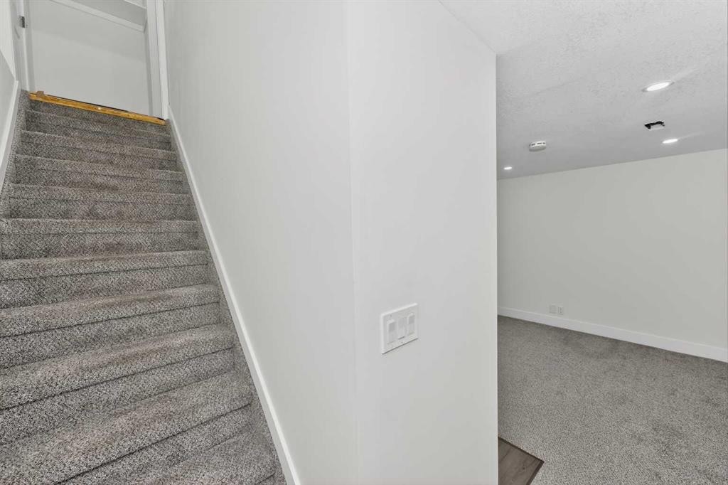 3319 56 Street Ne, Calgary, AB - Indoor Photo Showing Other Room
