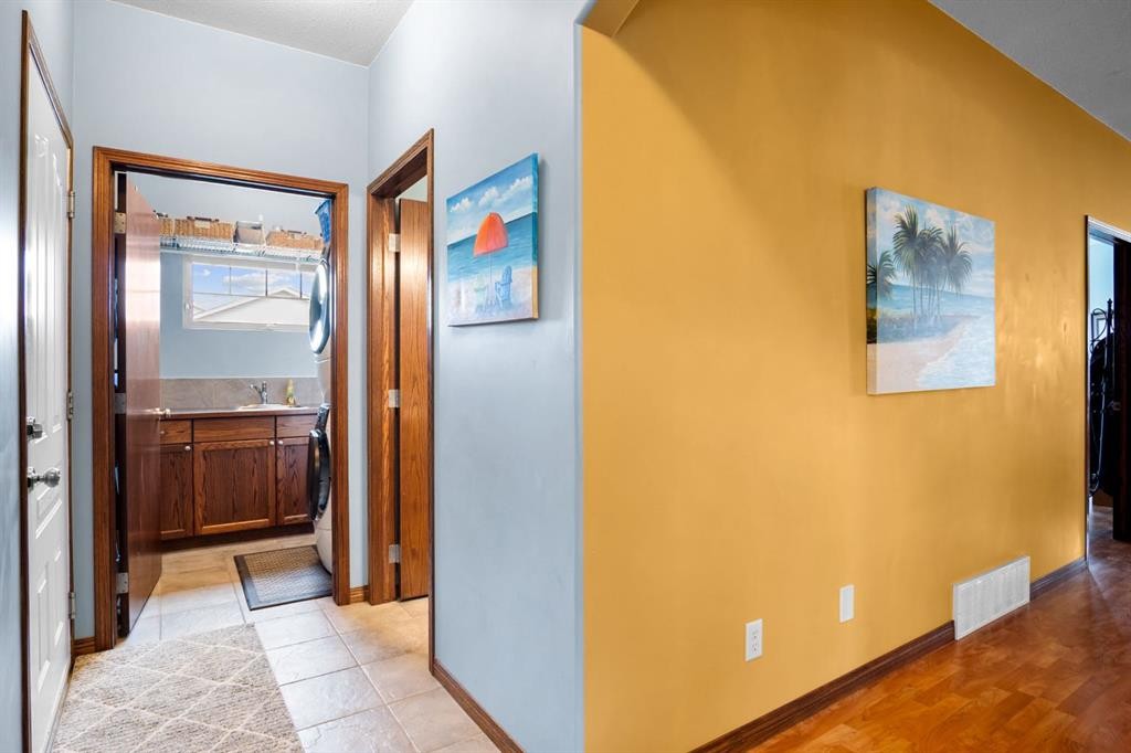 41 Stromsay Gate, Carstairs, AB - Indoor Photo Showing Other Room