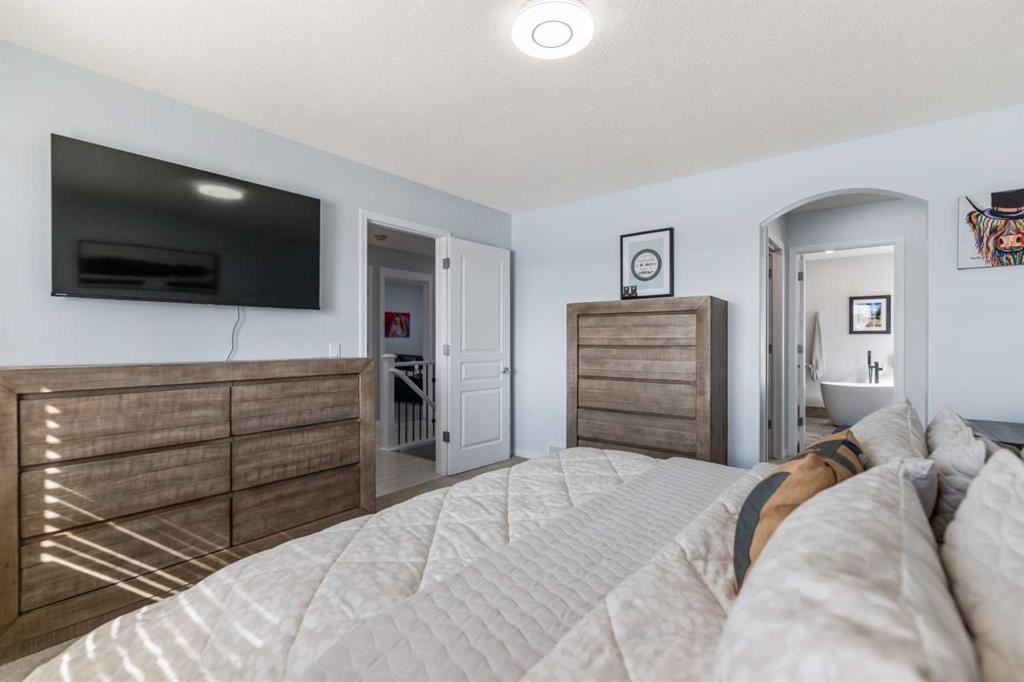 328 Rainbow Falls Way, Chestermere, AB - Indoor Photo Showing Bedroom