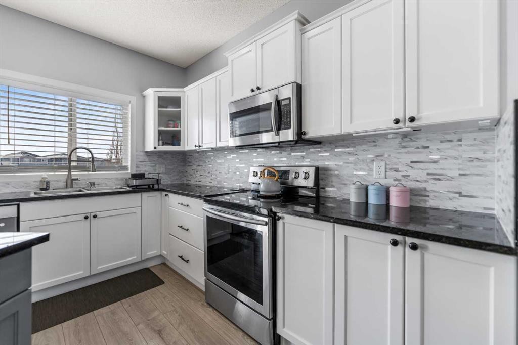 328 Rainbow Falls Way, Chestermere, AB - Indoor Photo Showing Kitchen With Double Sink With Upgraded Kitchen