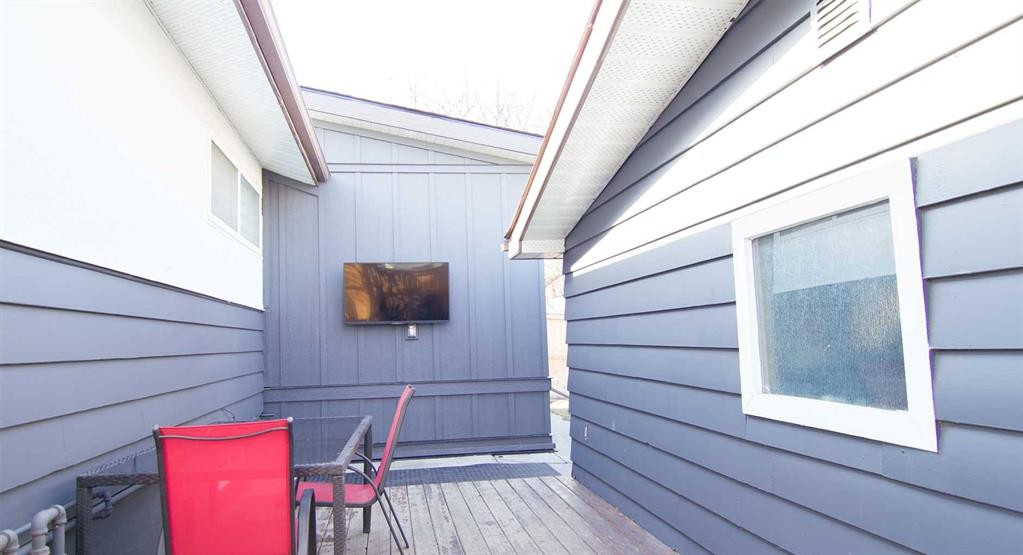 15 Hamlet Road Sw, Calgary, AB - Outdoor With Exterior