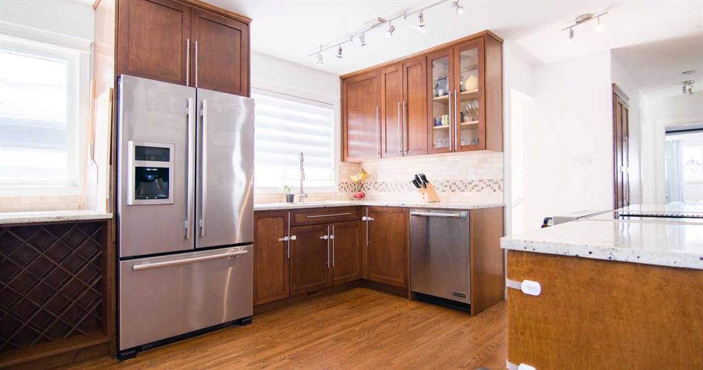 15 Hamlet Road Sw, Calgary, AB - Indoor Photo Showing Kitchen With Stainless Steel Kitchen With Upgraded Kitchen