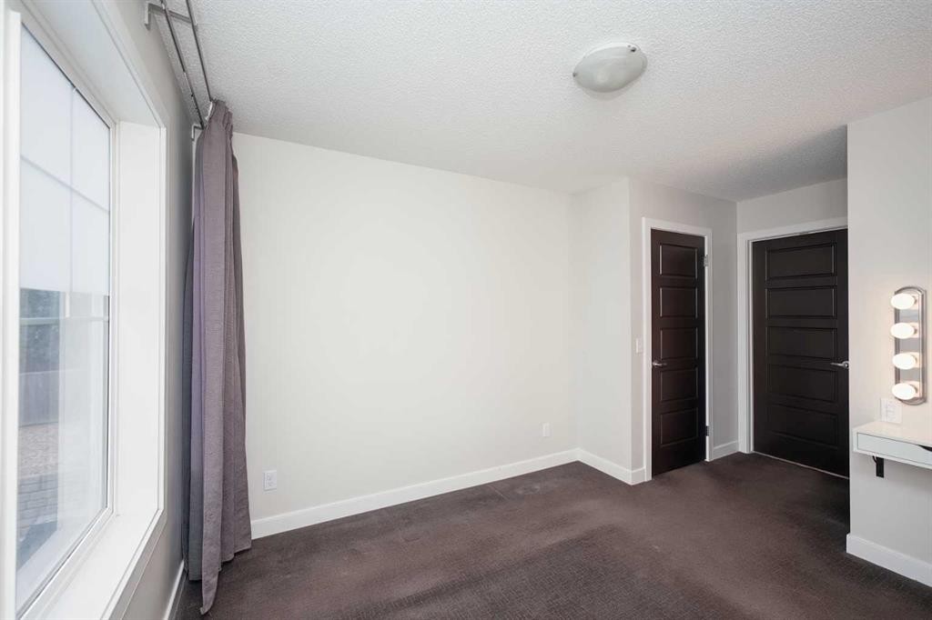 88 Pantego Lane Nw, Calgary, AB - Indoor Photo Showing Other Room