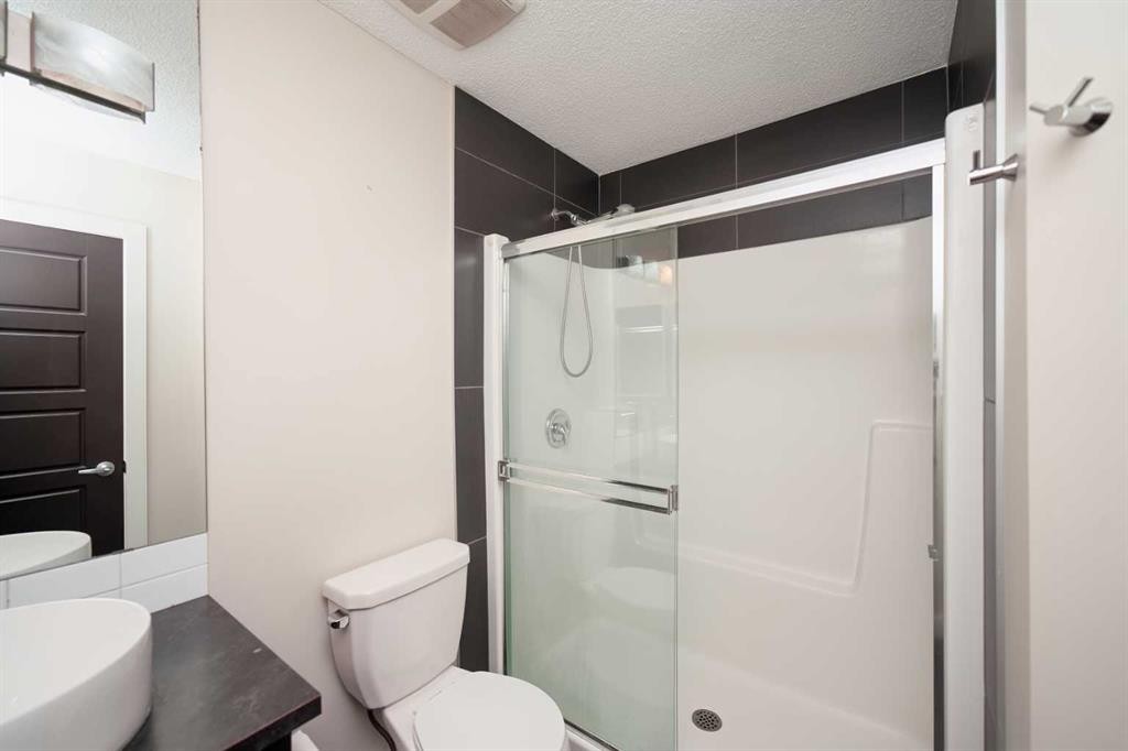 88 Pantego Lane Nw, Calgary, AB - Indoor Photo Showing Bathroom