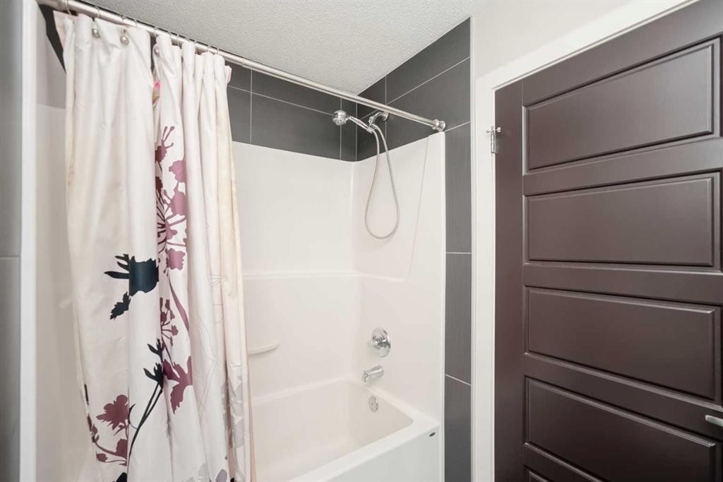 88 Pantego Lane Nw, Calgary, AB - Indoor Photo Showing Bathroom