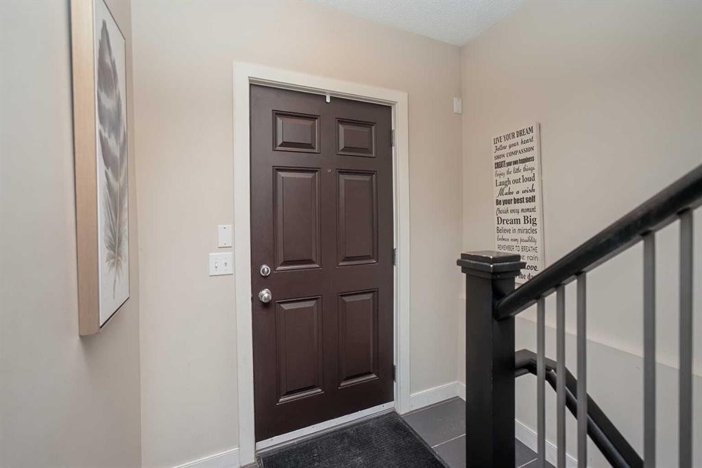 88 Pantego Lane Nw, Calgary, AB - Indoor Photo Showing Other Room