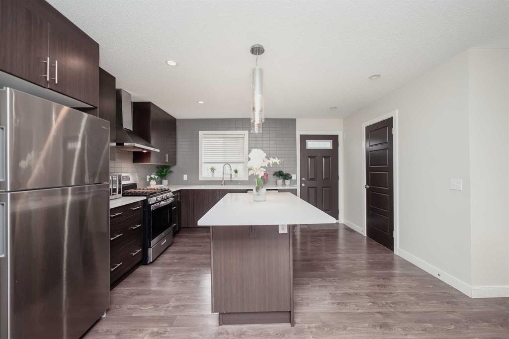 88 Pantego Lane Nw, Calgary, AB - Indoor Photo Showing Kitchen With Stainless Steel Kitchen With Upgraded Kitchen