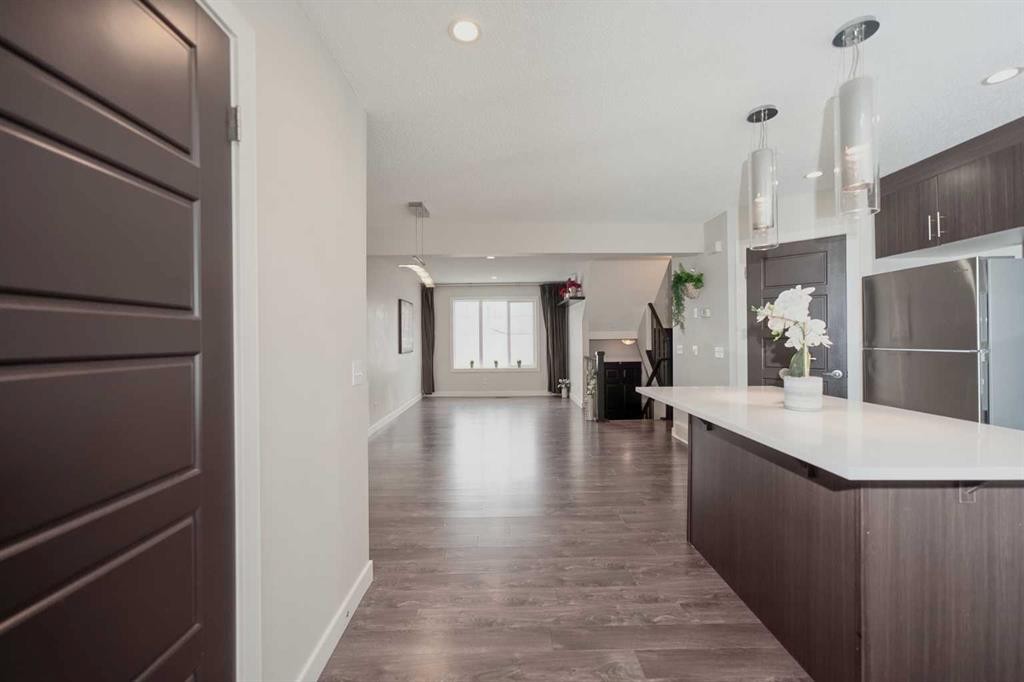 88 Pantego Lane Nw, Calgary, AB - Indoor Photo Showing Kitchen