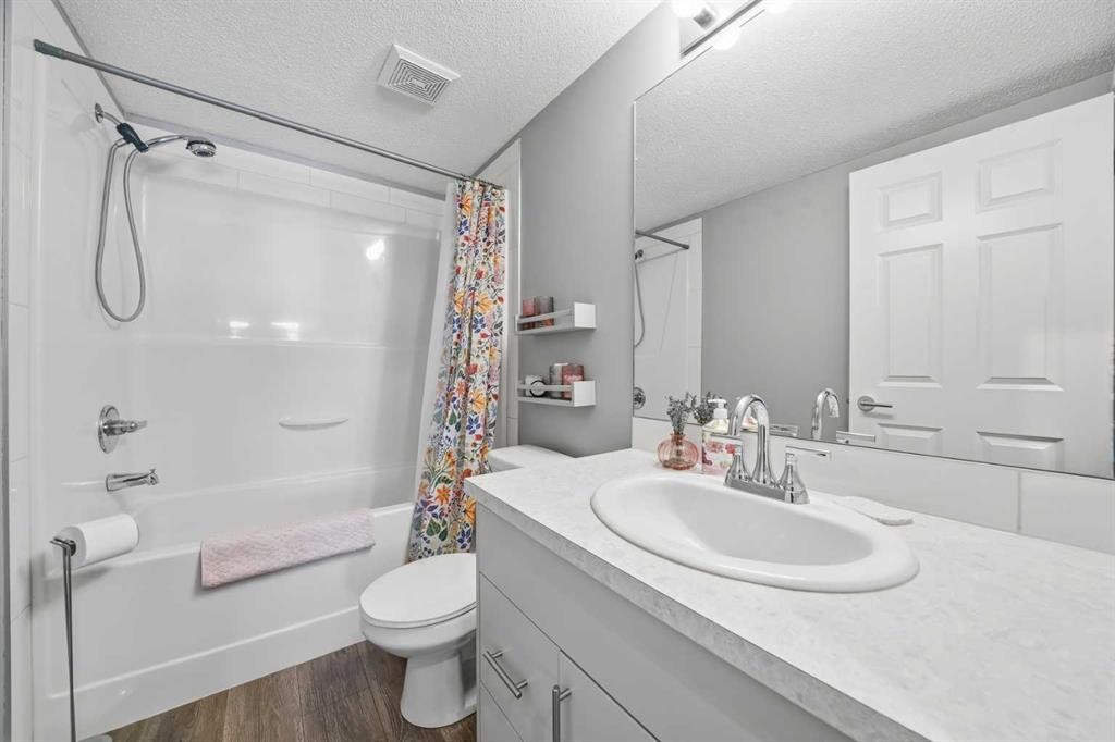 4201-279 Copperpond Common Se, Calgary, AB - Indoor Photo Showing Bathroom