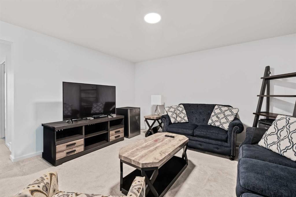 314 Walcrest Way Se, Calgary, AB - Indoor Photo Showing Living Room