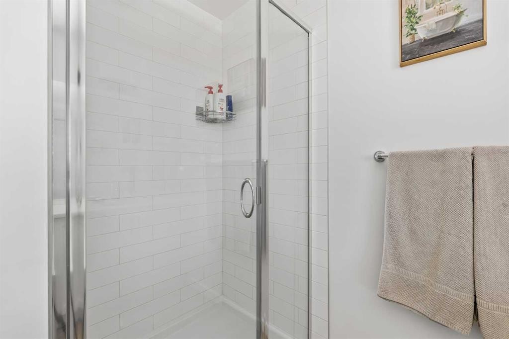 314 Walcrest Way Se, Calgary, AB - Indoor Photo Showing Bathroom