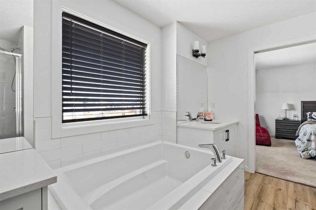 314 Walcrest Way Se, Calgary, AB - Indoor Photo Showing Bathroom