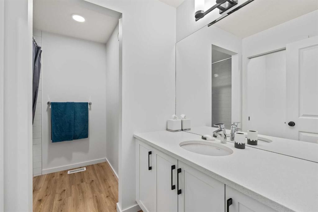314 Walcrest Way Se, Calgary, AB - Indoor Photo Showing Bathroom