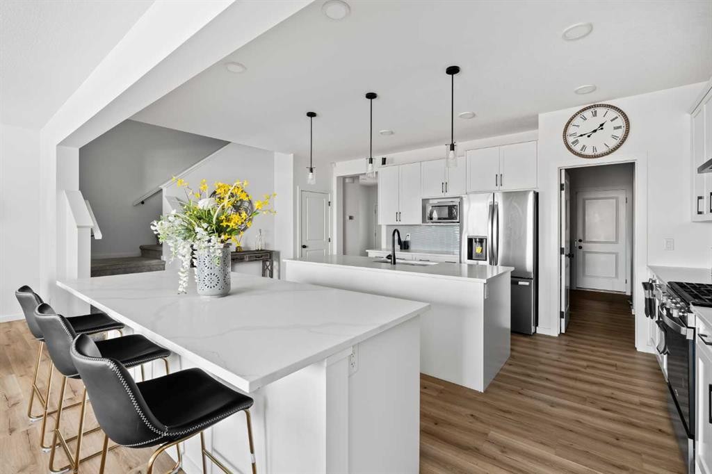 314 Walcrest Way Se, Calgary, AB - Indoor Photo Showing Kitchen With Upgraded Kitchen