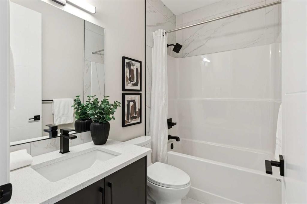 96 Cranbrook Way Se, Calgary, AB - Indoor Photo Showing Bathroom