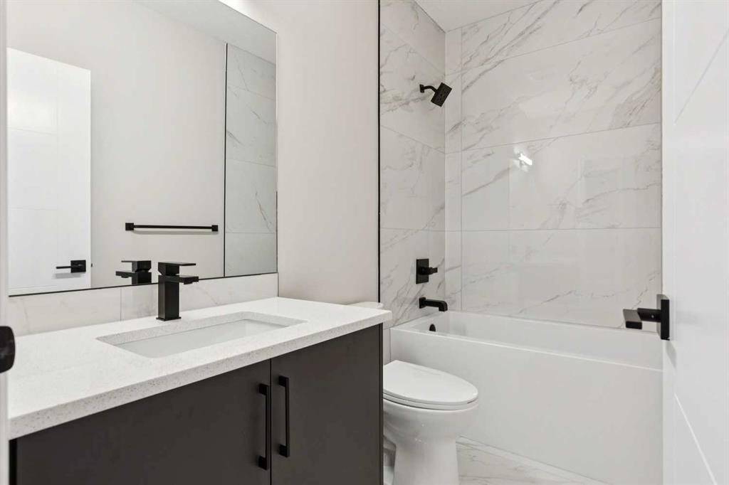 96 Cranbrook Way Se, Calgary, AB - Indoor Photo Showing Bathroom