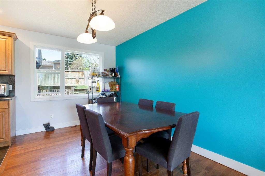 227 Cantrell Place Sw, Calgary, AB - Indoor Photo Showing Dining Room