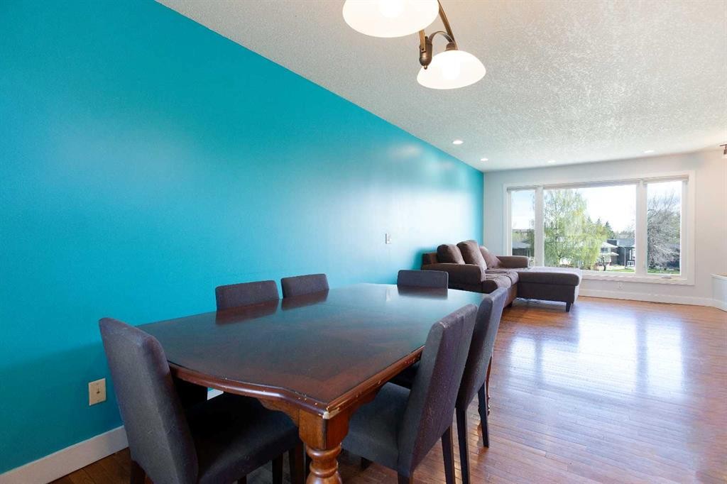 227 Cantrell Place Sw, Calgary, AB - Indoor Photo Showing Dining Room