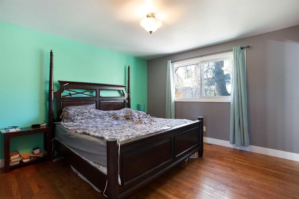 227 Cantrell Place Sw, Calgary, AB - Indoor Photo Showing Bedroom