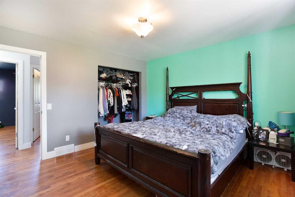 227 Cantrell Place Sw, Calgary, AB - Indoor Photo Showing Bedroom