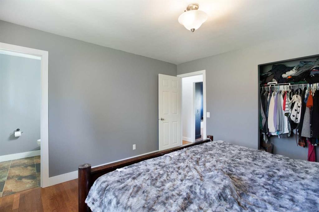 227 Cantrell Place Sw, Calgary, AB - Indoor Photo Showing Bedroom