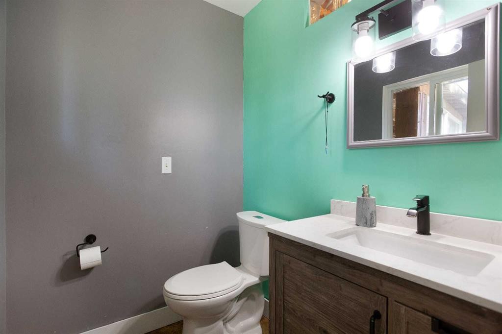 227 Cantrell Place Sw, Calgary, AB - Indoor Photo Showing Bathroom
