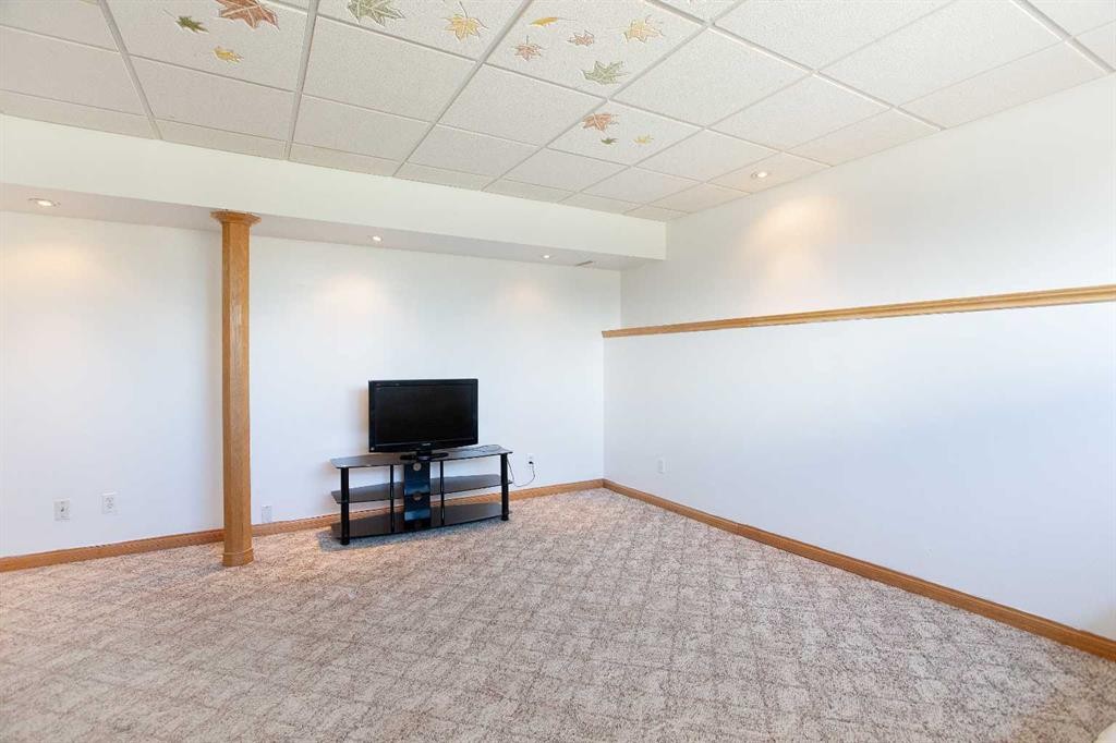 227 Cantrell Place Sw, Calgary, AB - Indoor Photo Showing Other Room