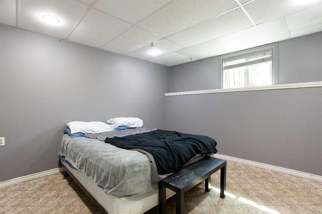 227 Cantrell Place Sw, Calgary, AB - Indoor Photo Showing Bedroom