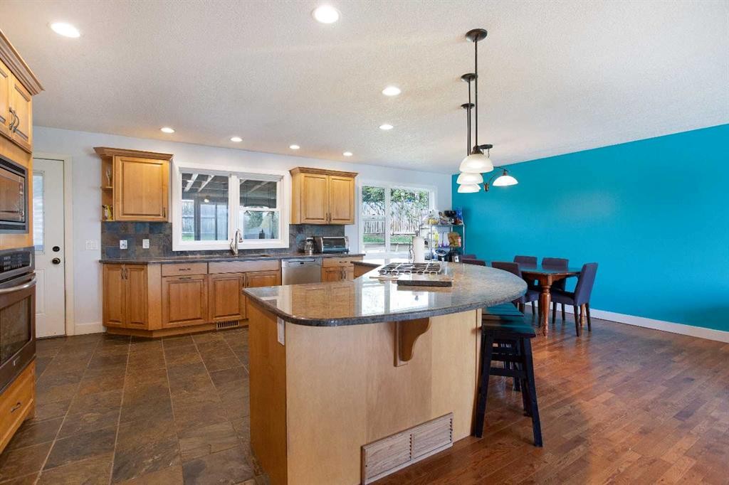227 Cantrell Place Sw, Calgary, AB - Indoor Photo Showing Kitchen