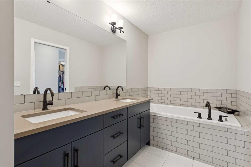 293 Masters Avenue Se, Calgary, AB