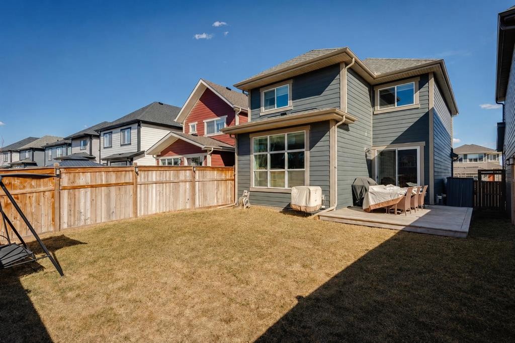 293 Masters Avenue Se, Calgary, AB