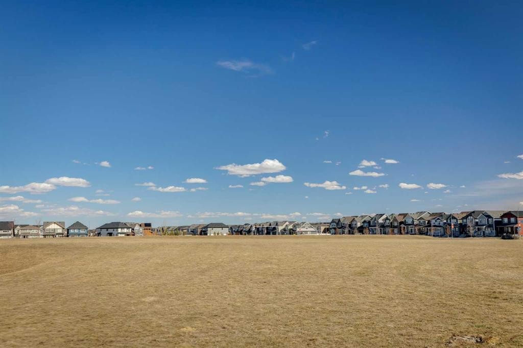 293 Masters Avenue Se, Calgary, AB