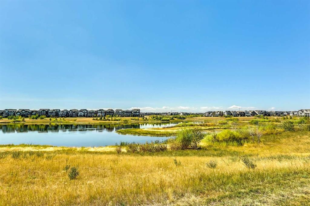 293 Masters Avenue Se, Calgary, AB