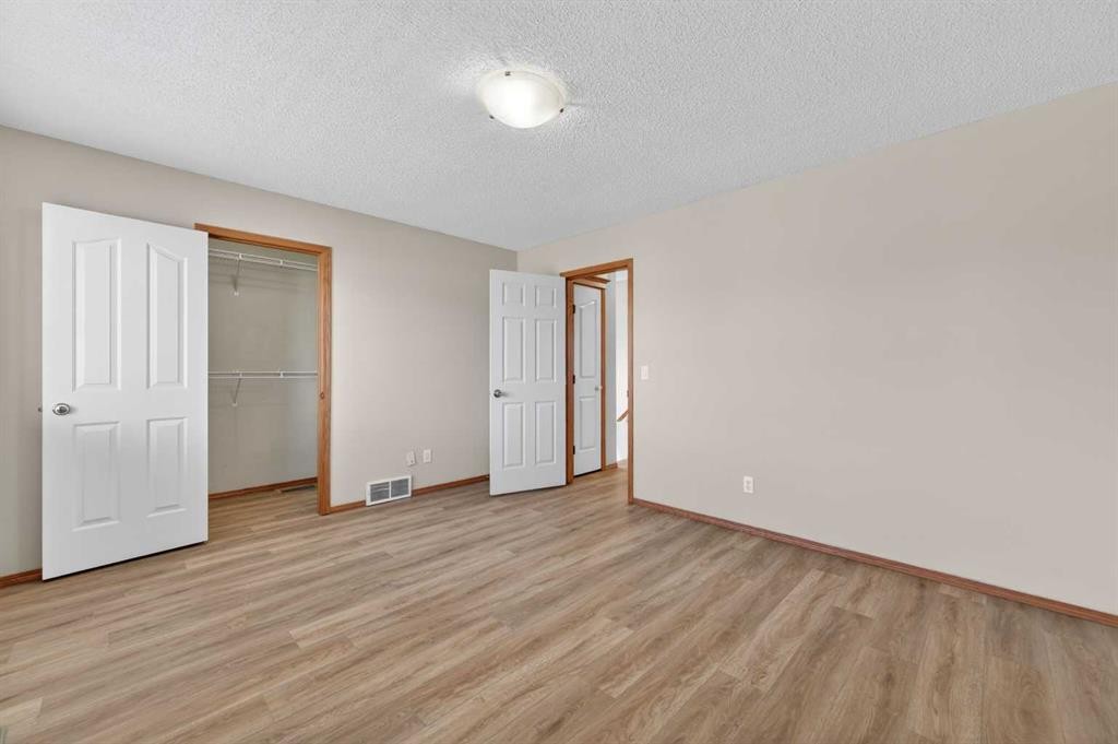 126 Evansmeade Crescent Nw, Calgary, AB - Indoor Photo Showing Other Room