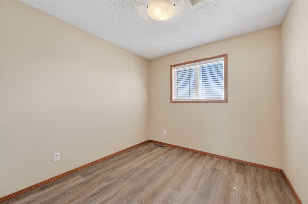 126 Evansmeade Crescent Nw, Calgary, AB - Indoor Photo Showing Other Room