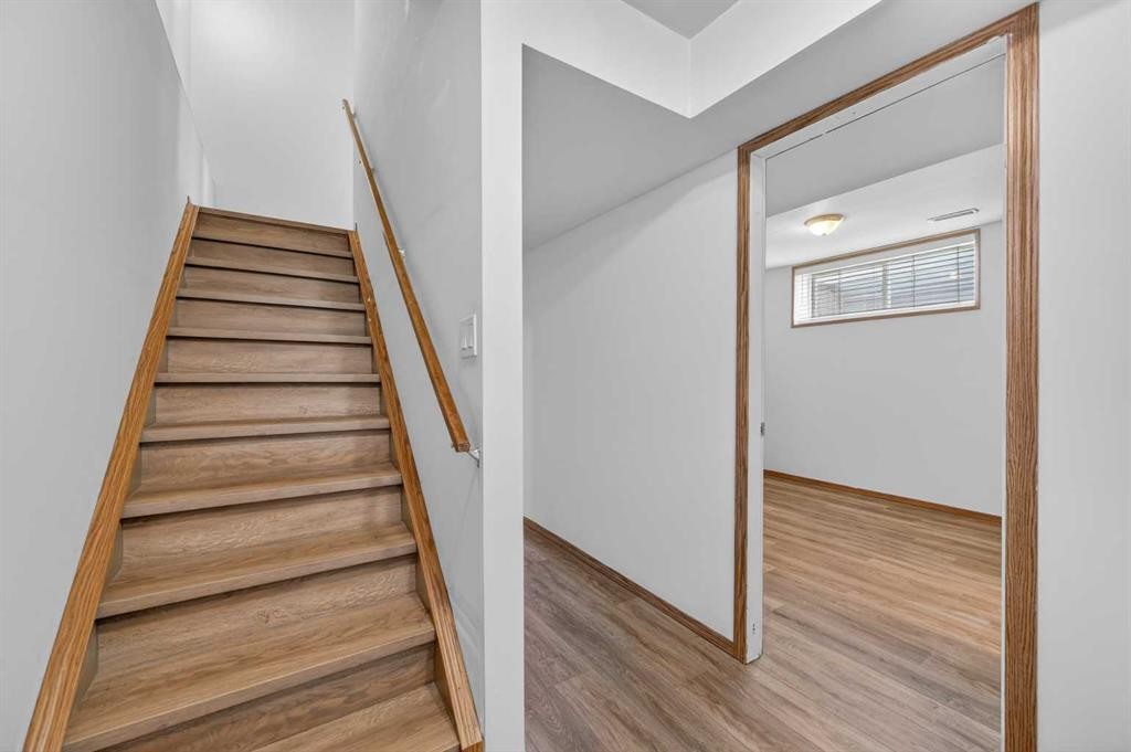 126 Evansmeade Crescent Nw, Calgary, AB - Indoor Photo Showing Other Room