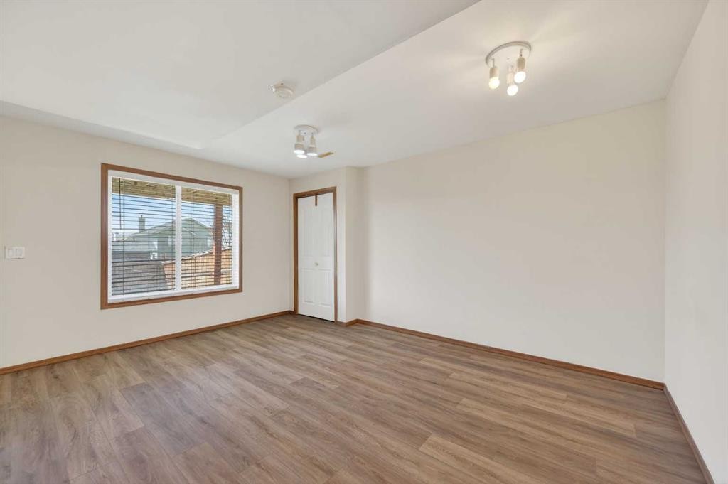 126 Evansmeade Crescent Nw, Calgary, AB - Indoor Photo Showing Other Room