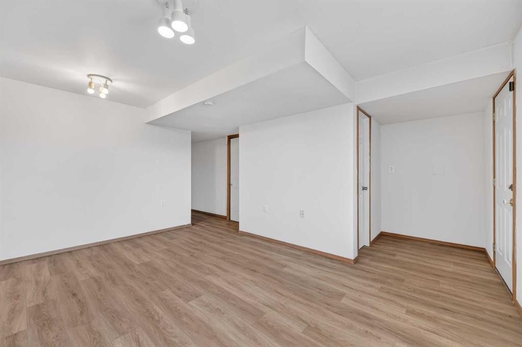 126 Evansmeade Crescent Nw, Calgary, AB - Indoor Photo Showing Other Room