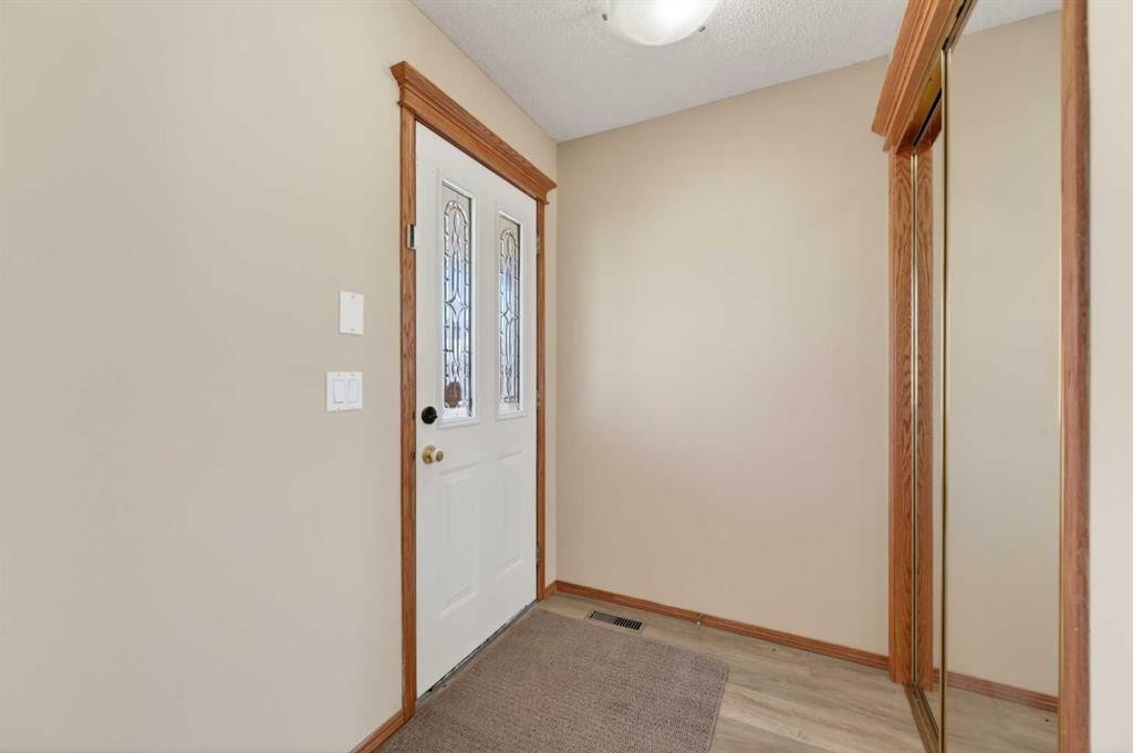 126 Evansmeade Crescent Nw, Calgary, AB - Indoor Photo Showing Other Room