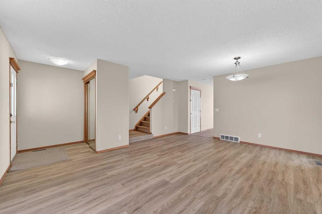 126 Evansmeade Crescent Nw, Calgary, AB - Indoor Photo Showing Other Room