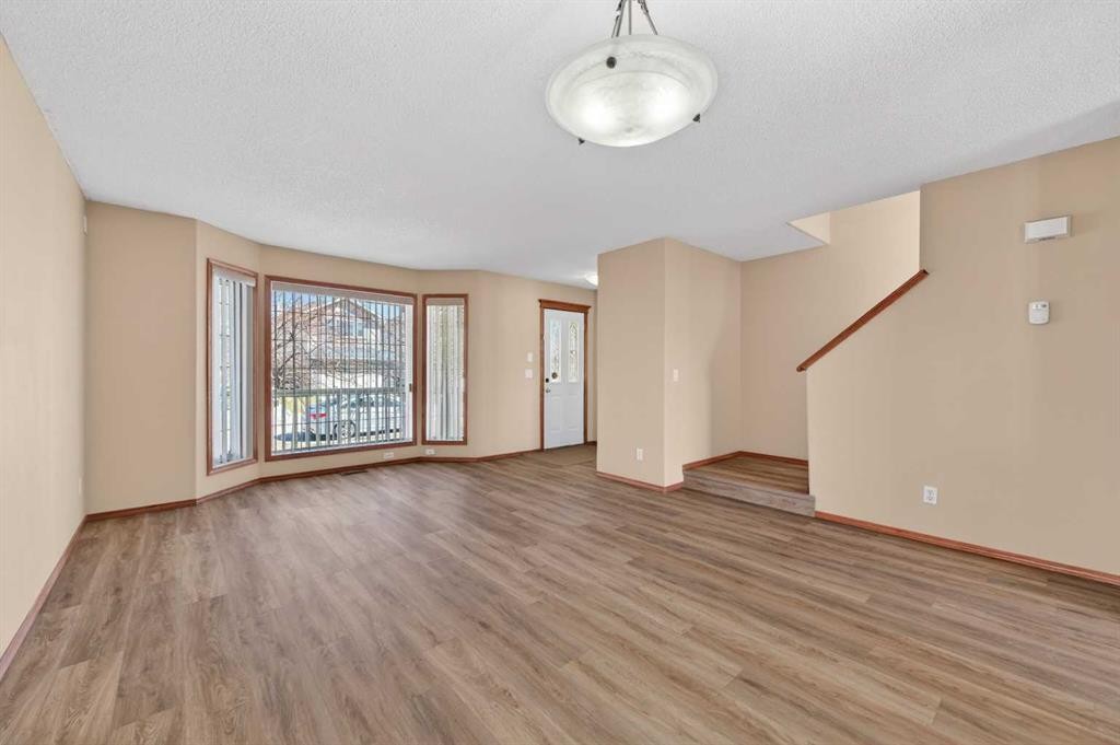 126 Evansmeade Crescent Nw, Calgary, AB - Indoor Photo Showing Other Room